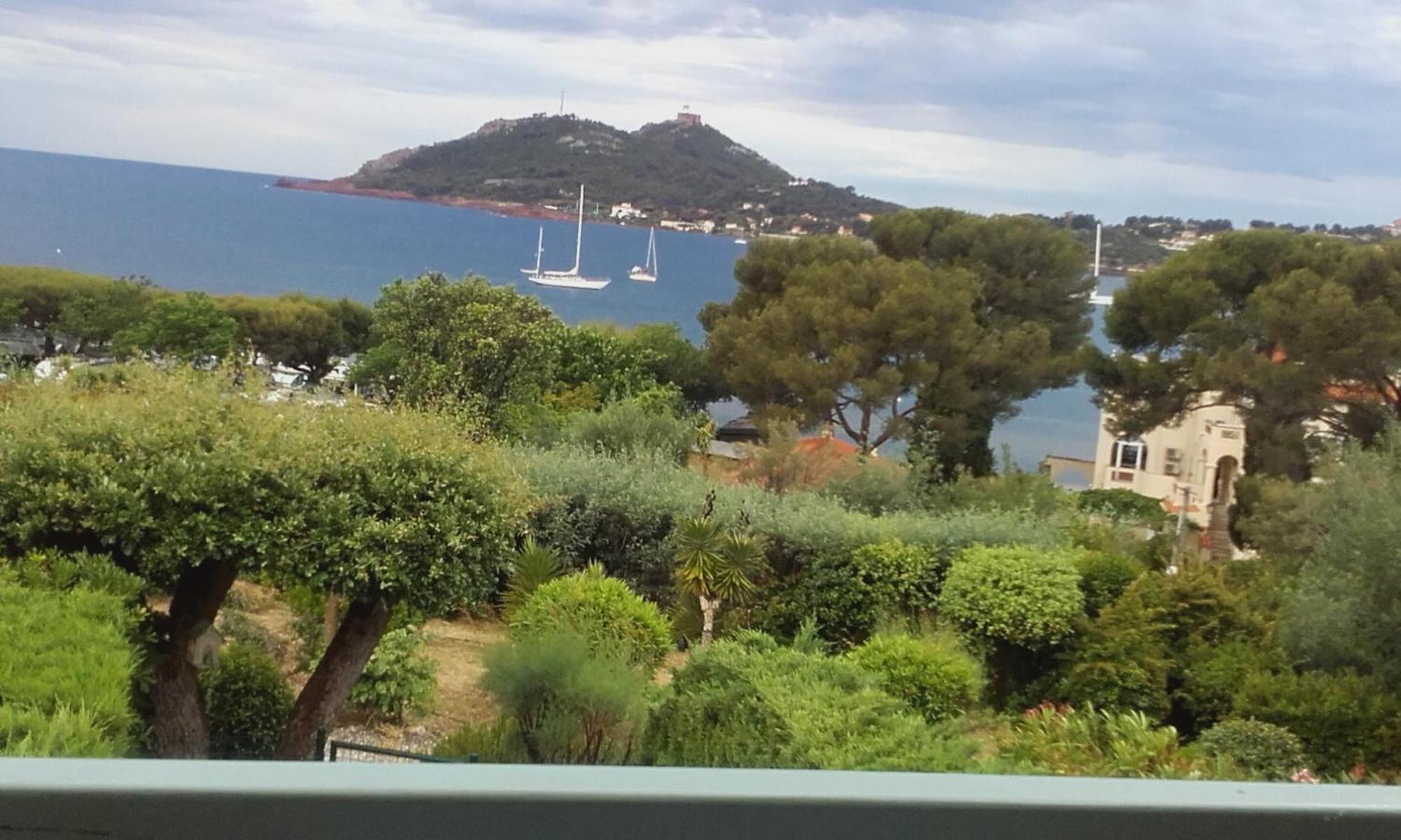 Appartement Vue Mer Piscines Parking Les Coraux Agay Plage Saint-Raphael  Exterior photo